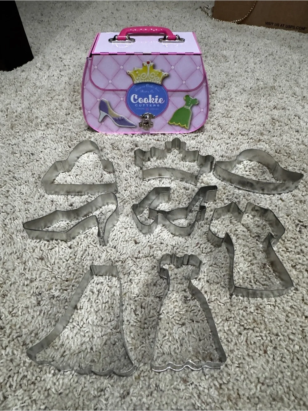 New Williams Sonoma dress up clothes cookie cutter set in pink tin purse
